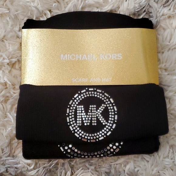 Michael Kors Scarf and Hat - Picture 1 of 3